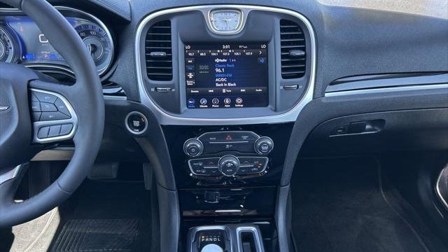 2023 Chrysler 300 Touring