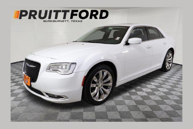 2020 Chrysler 300 - $15,800