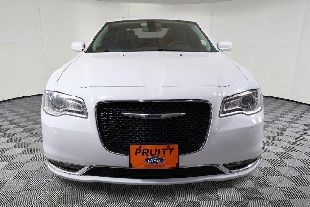 2020 Chrysler 300 - $15,800