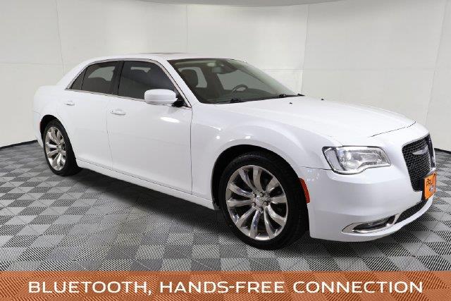 2020 Chrysler 300 - $15,800