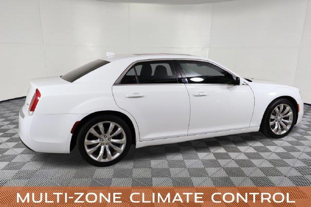 2020 Chrysler 300 - $15,800