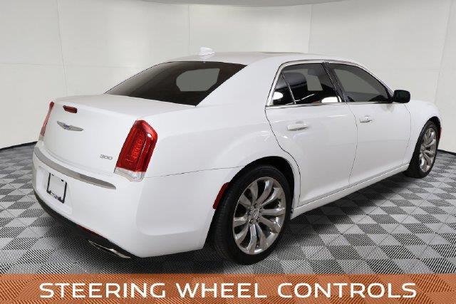 2020 Chrysler 300 - $15,800