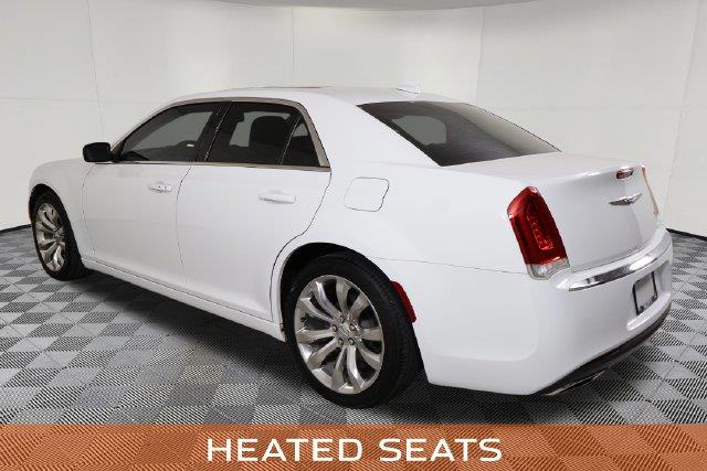 2020 Chrysler 300 - $15,800