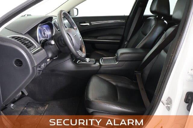 2020 Chrysler 300 - $15,800