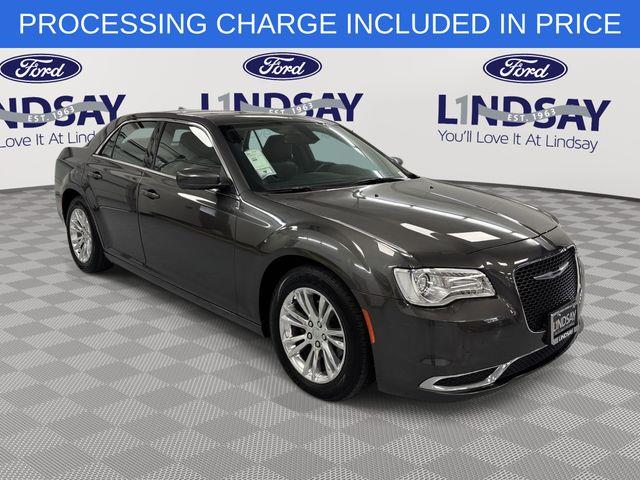 2020 Chrysler 300 - $22,300
