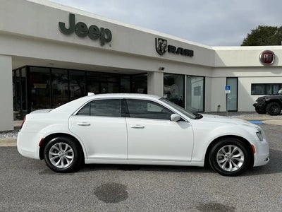 2022 Chrysler 300 Touring 4DR Sedan