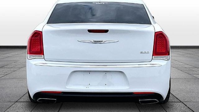 2018 Chrysler 300 Touring L