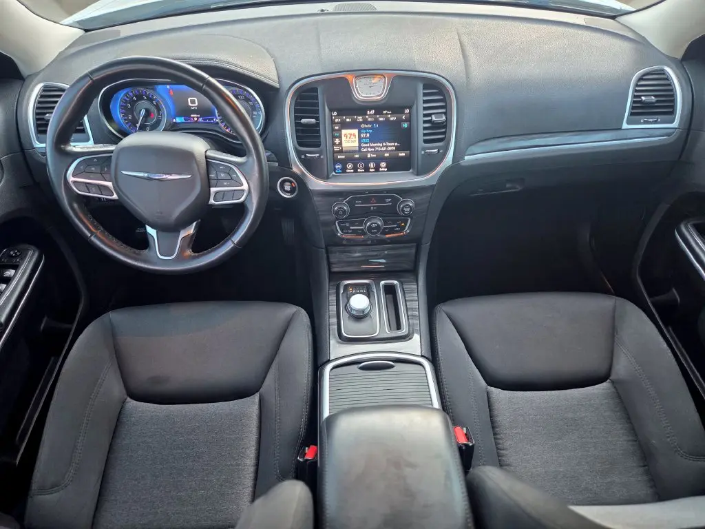 2021 Chrysler 300 - $18,277