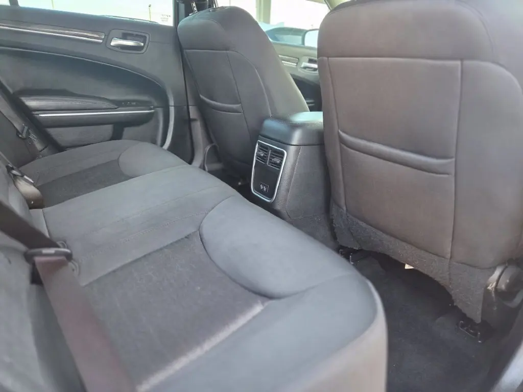 2021 Chrysler 300 - $18,277