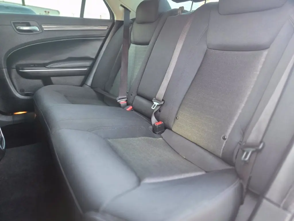2021 Chrysler 300 - $18,277