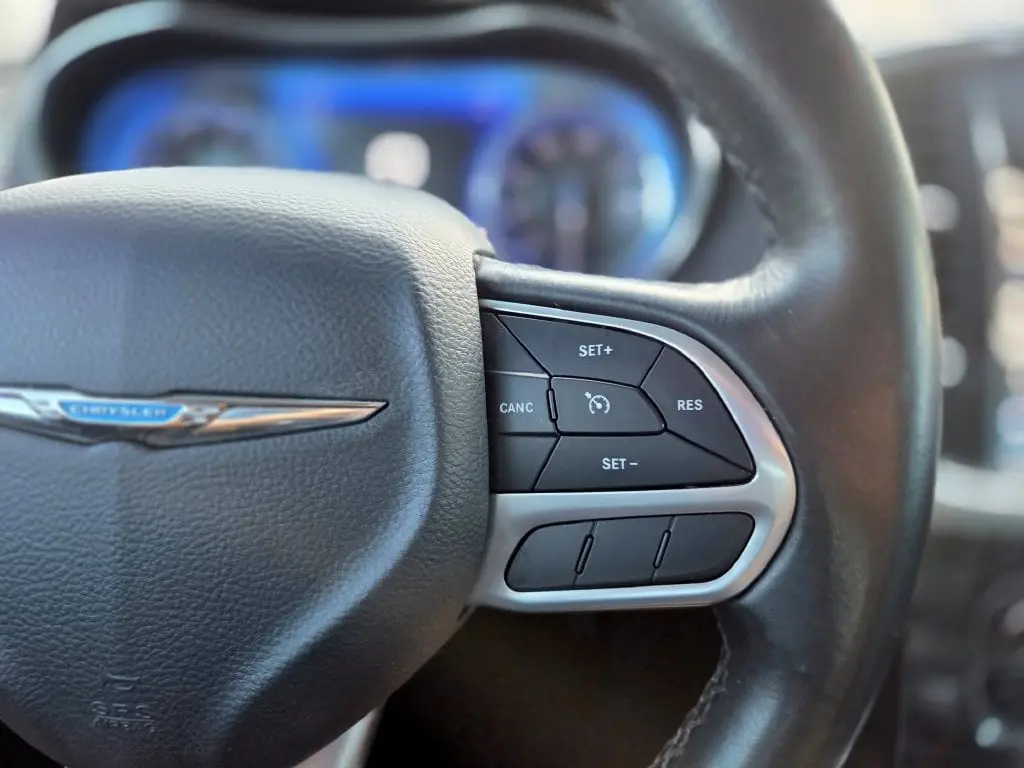 2021 Chrysler 300 - $18,277