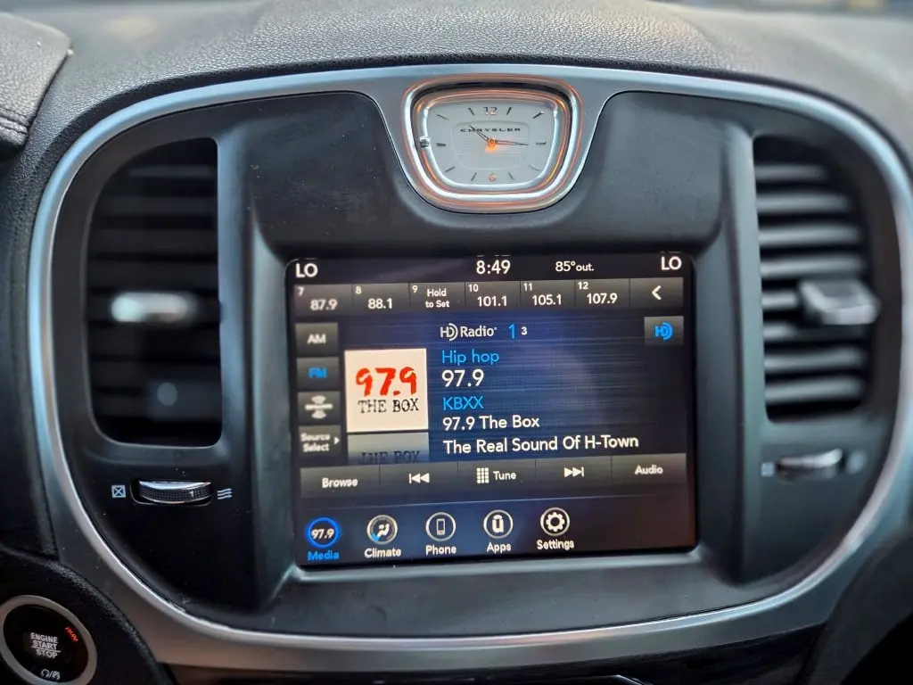 2021 Chrysler 300 - $18,277