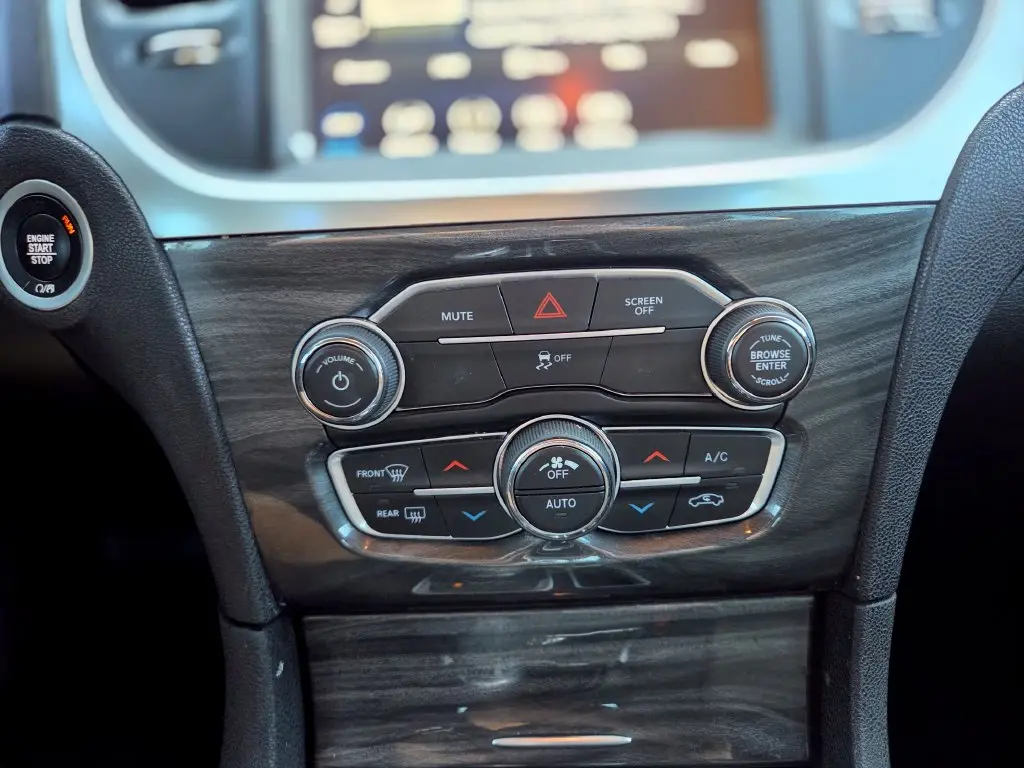 2021 Chrysler 300 - $18,277
