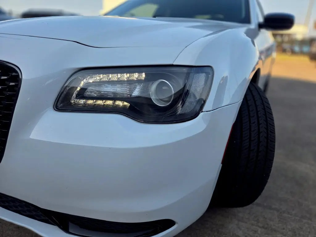 2021 Chrysler 300 - $18,277