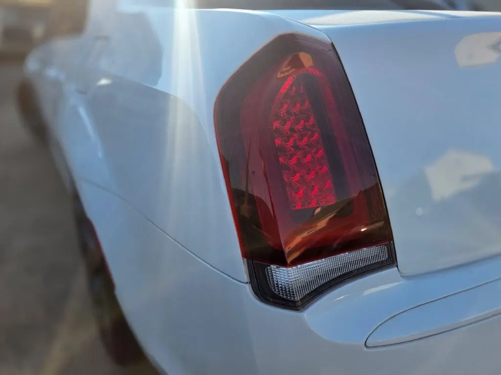 2021 Chrysler 300 - $18,277