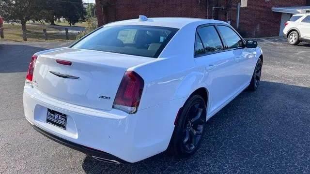 2023 Chrysler 300 Touring