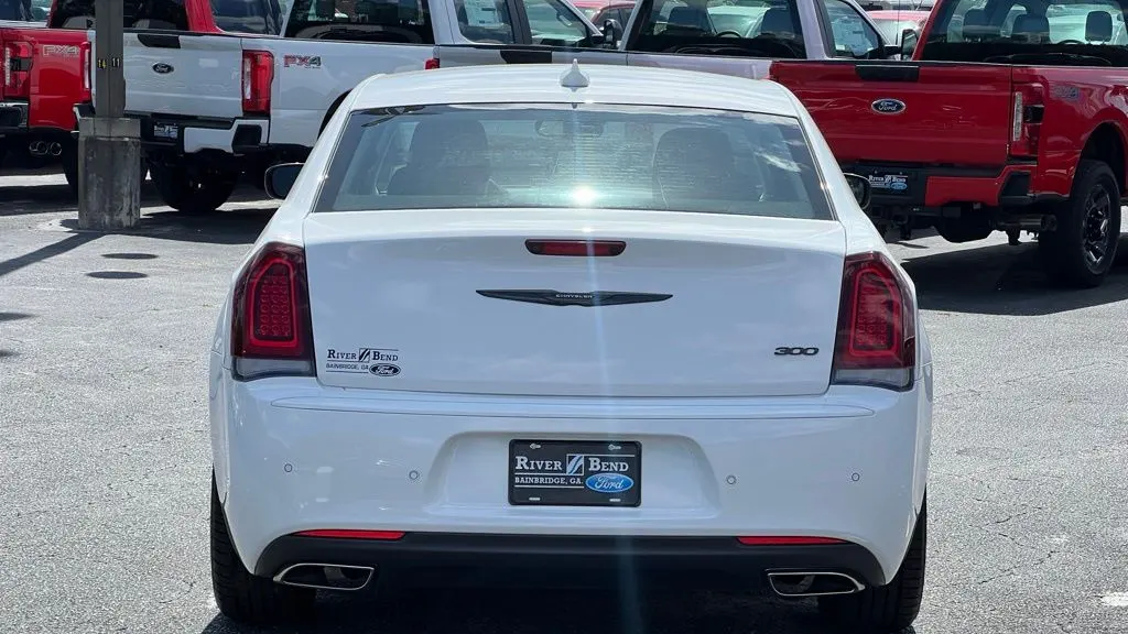 2023 Chrysler 300 Touring