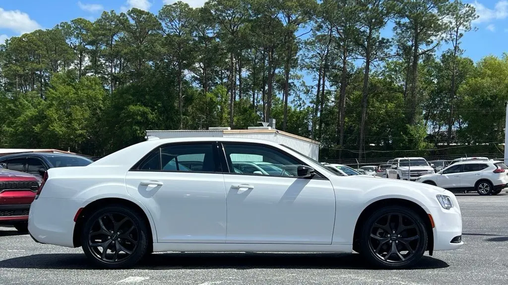 2023 Chrysler 300 Touring