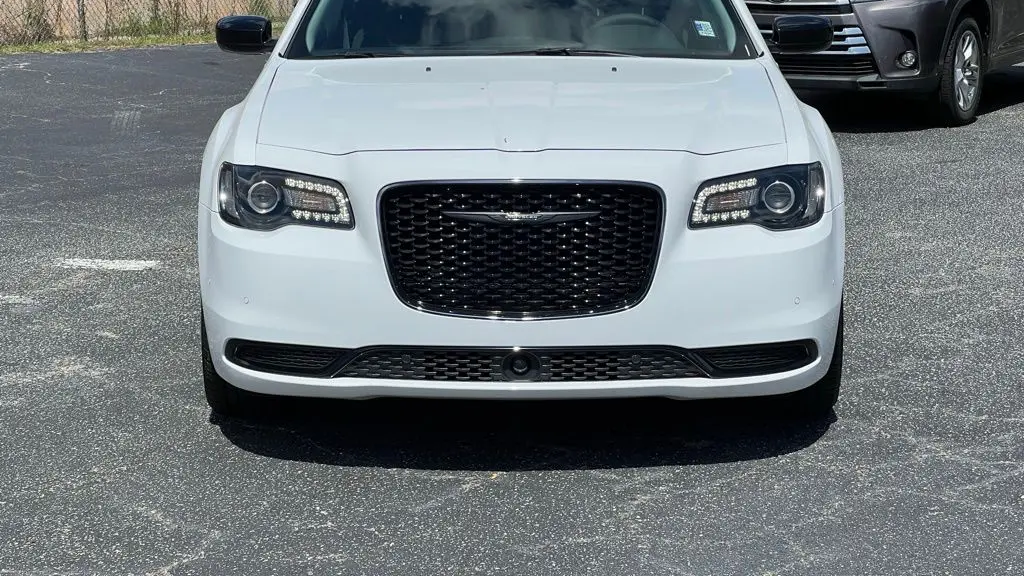 2023 Chrysler 300 Touring