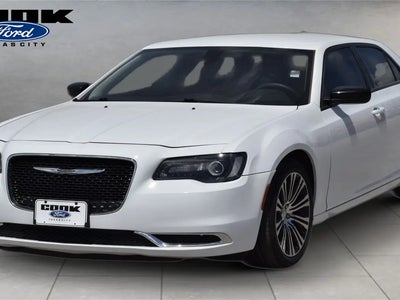 2019 Chrysler 300 Touring 4DR Sedan
