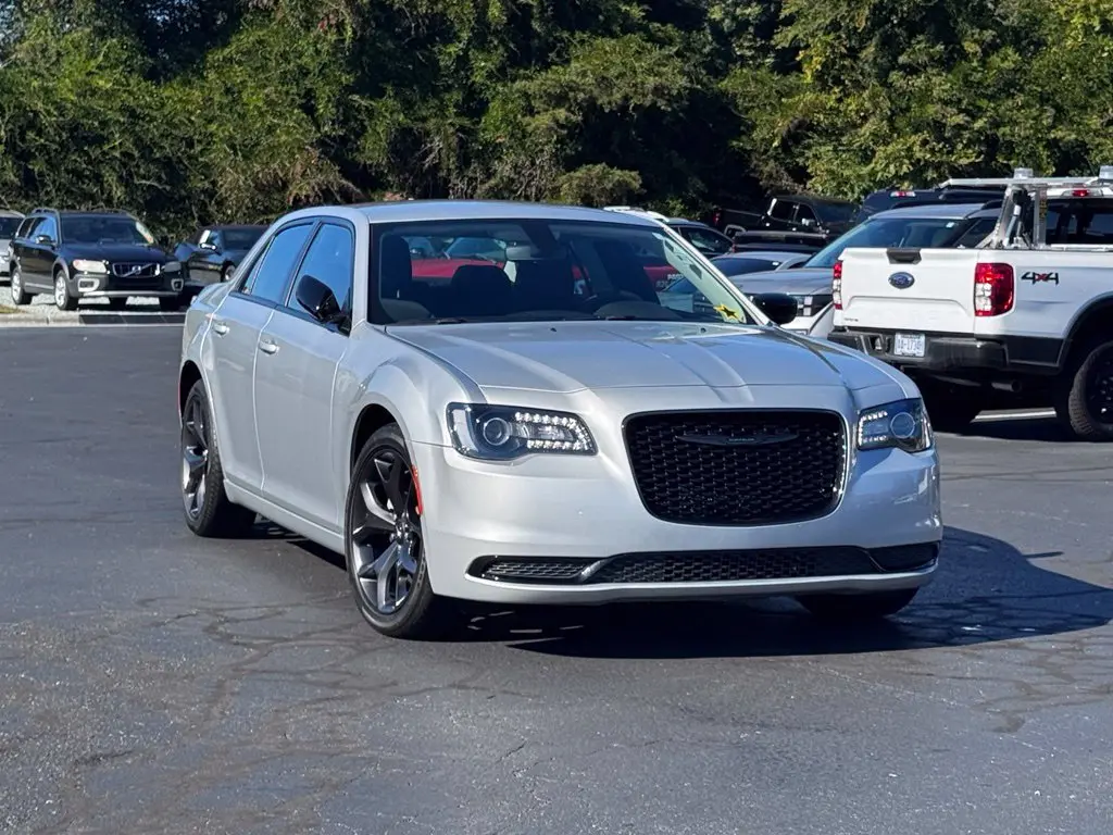 2023 Chrysler 300 - $30,596