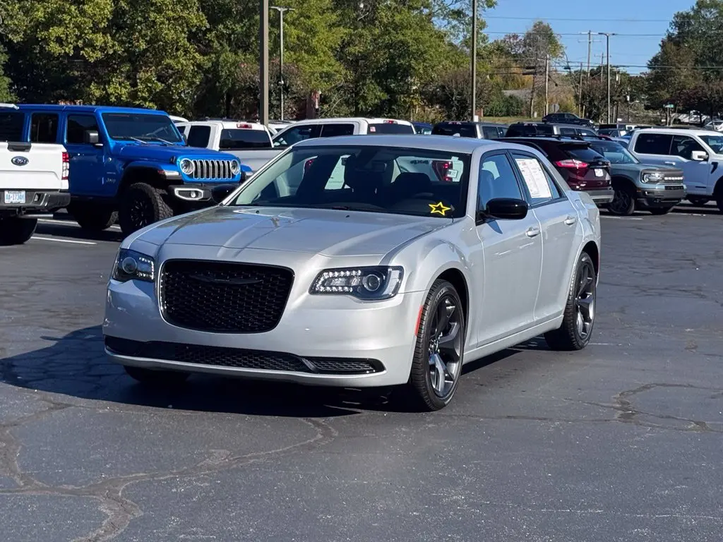 2023 Chrysler 300 - $30,596