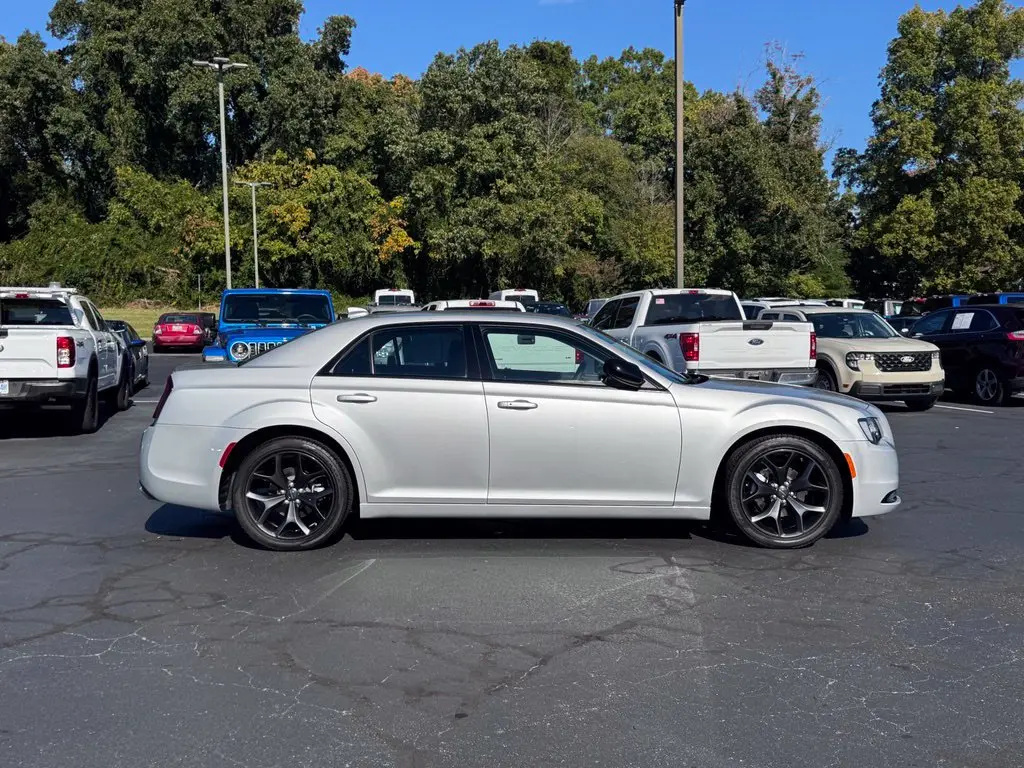 2023 Chrysler 300 - $30,596