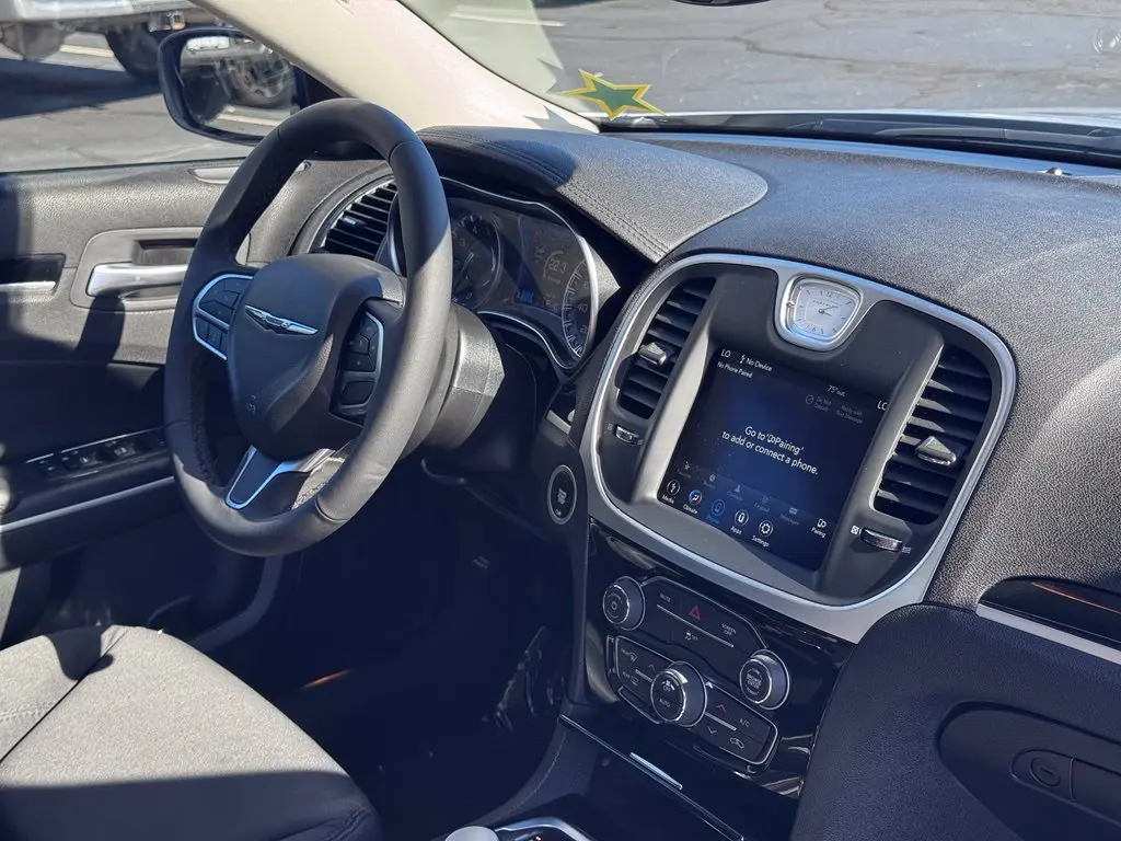 2023 Chrysler 300 - $30,596