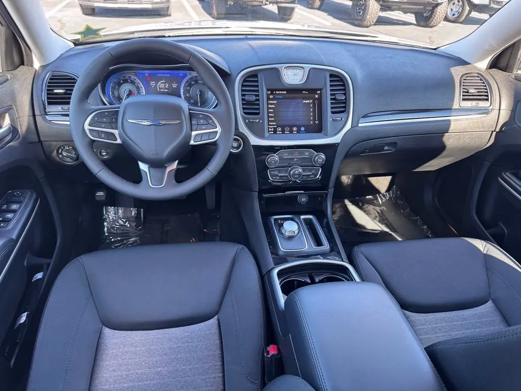 2023 Chrysler 300 - $30,596