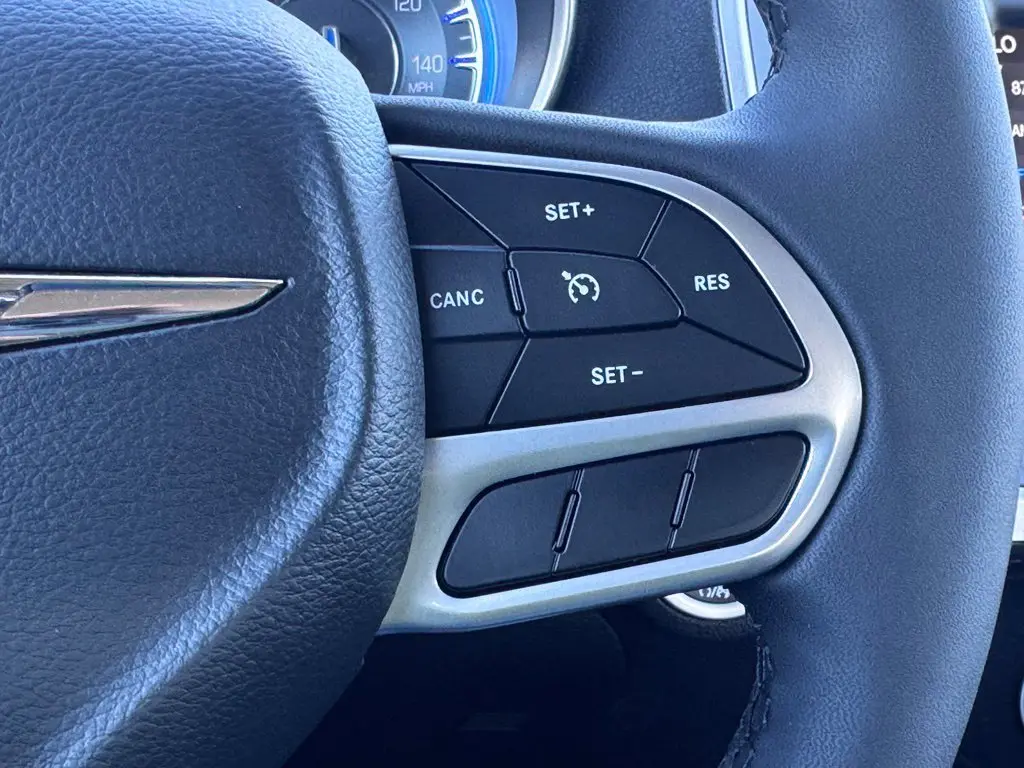 2023 Chrysler 300 - $30,596