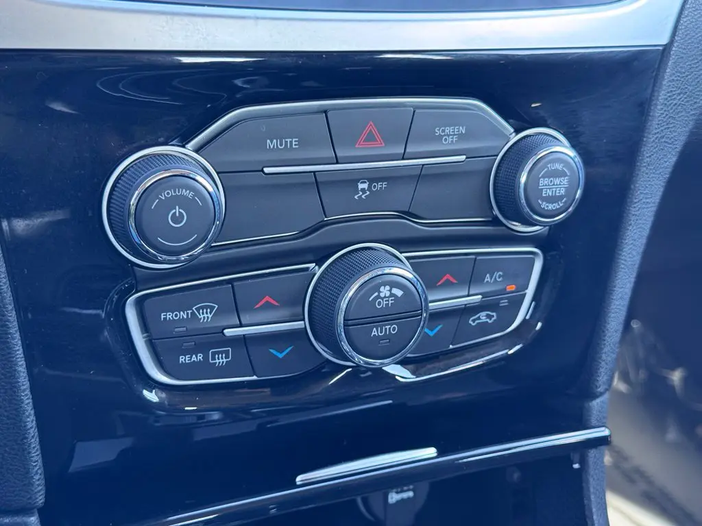 2023 Chrysler 300 - $30,596