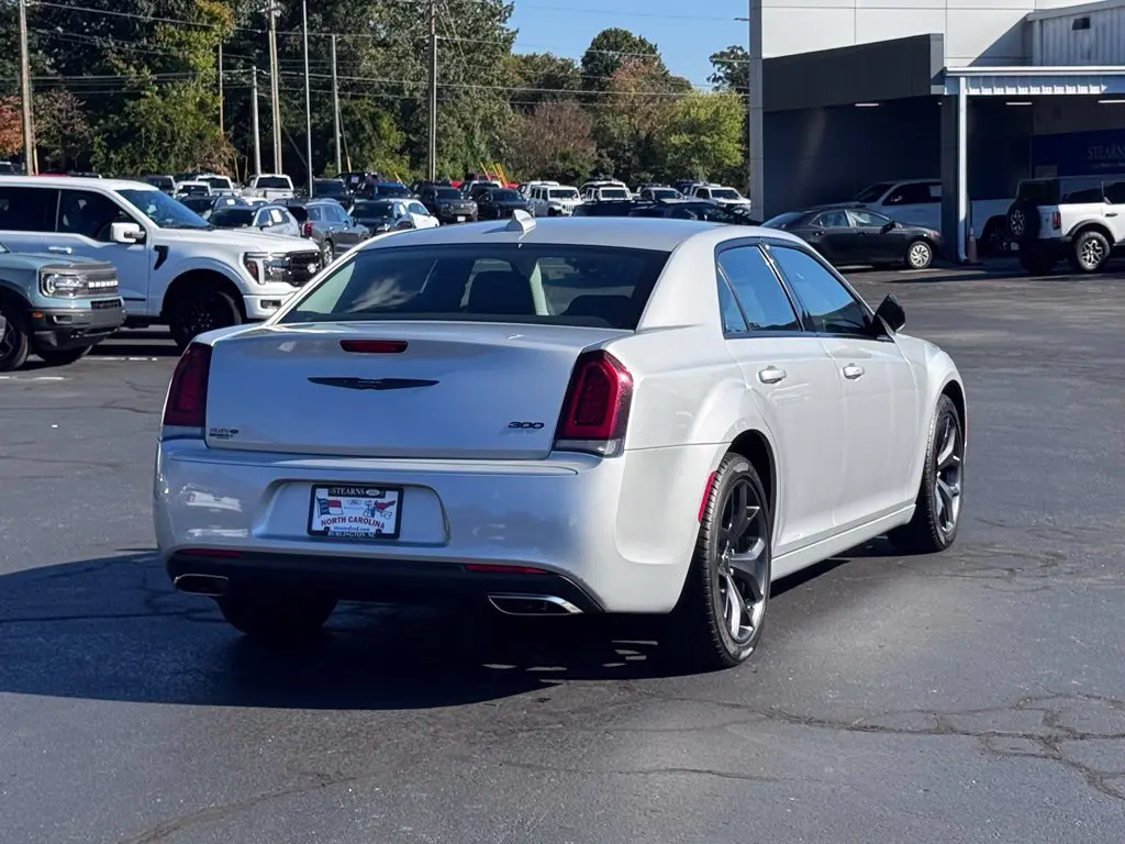 2023 Chrysler 300 - $30,596