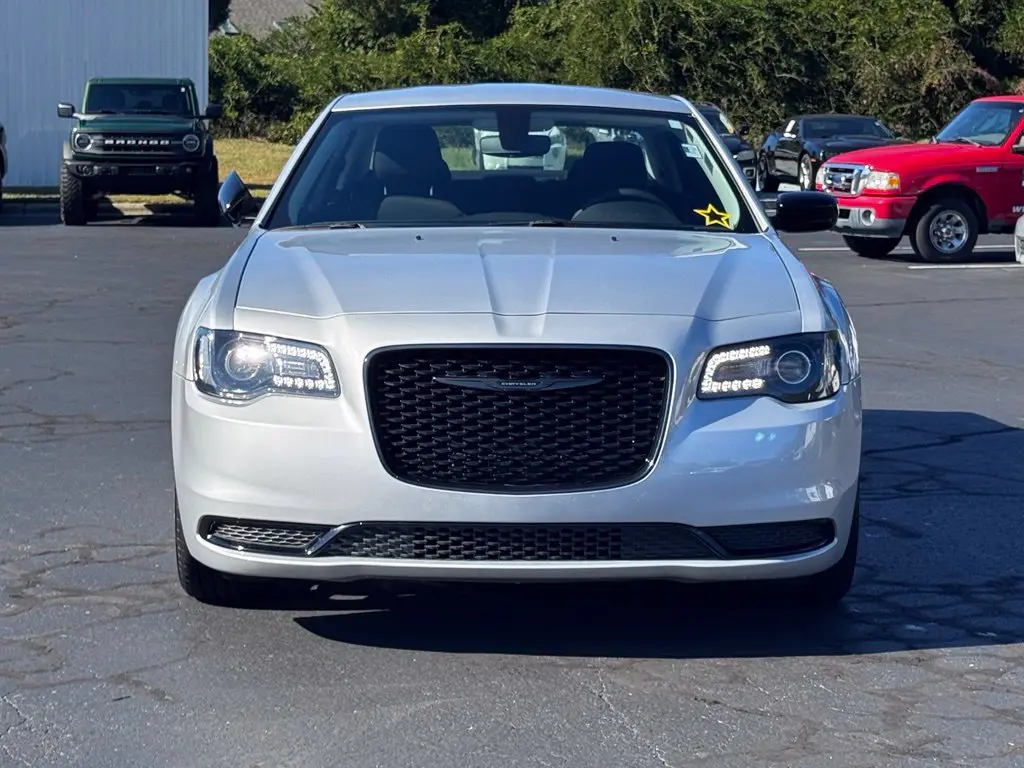 2023 Chrysler 300 - $30,596