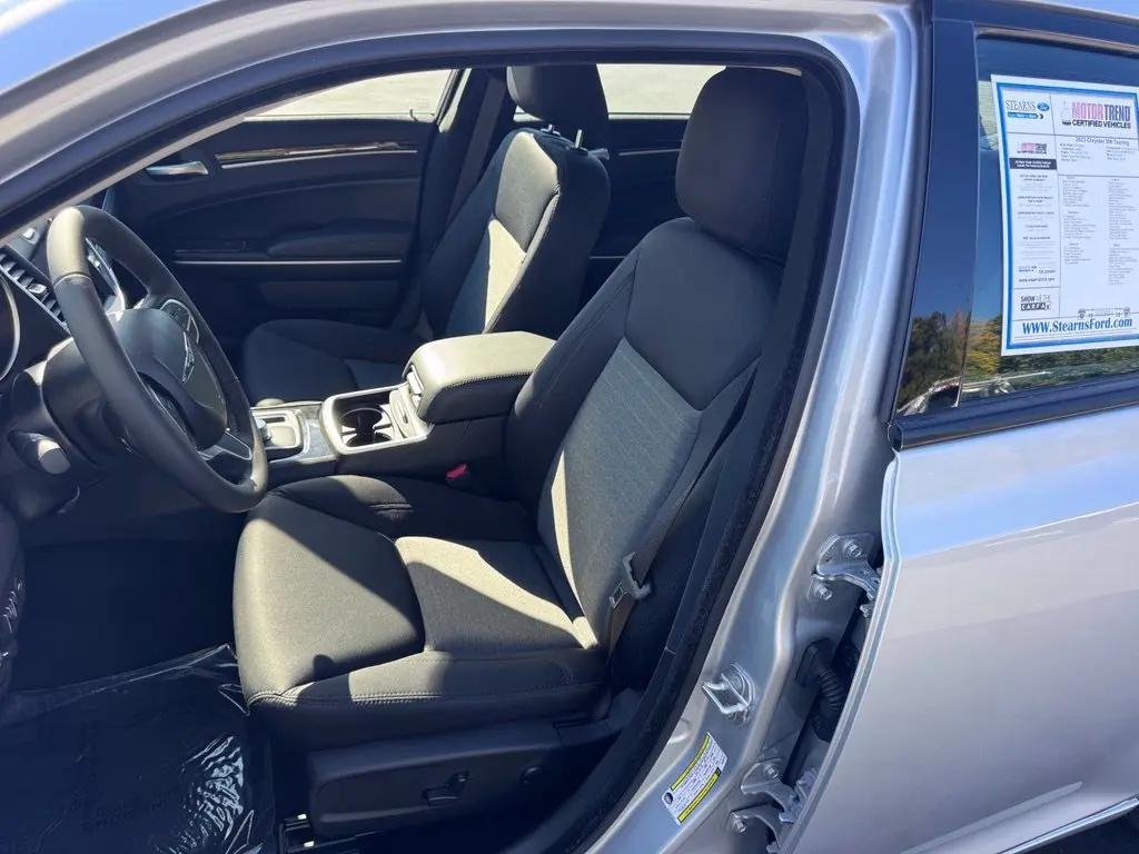 2023 Chrysler 300 - $30,596
