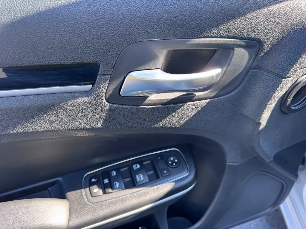 2023 Chrysler 300 - $30,596