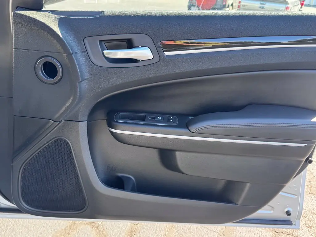 2023 Chrysler 300 - $30,596