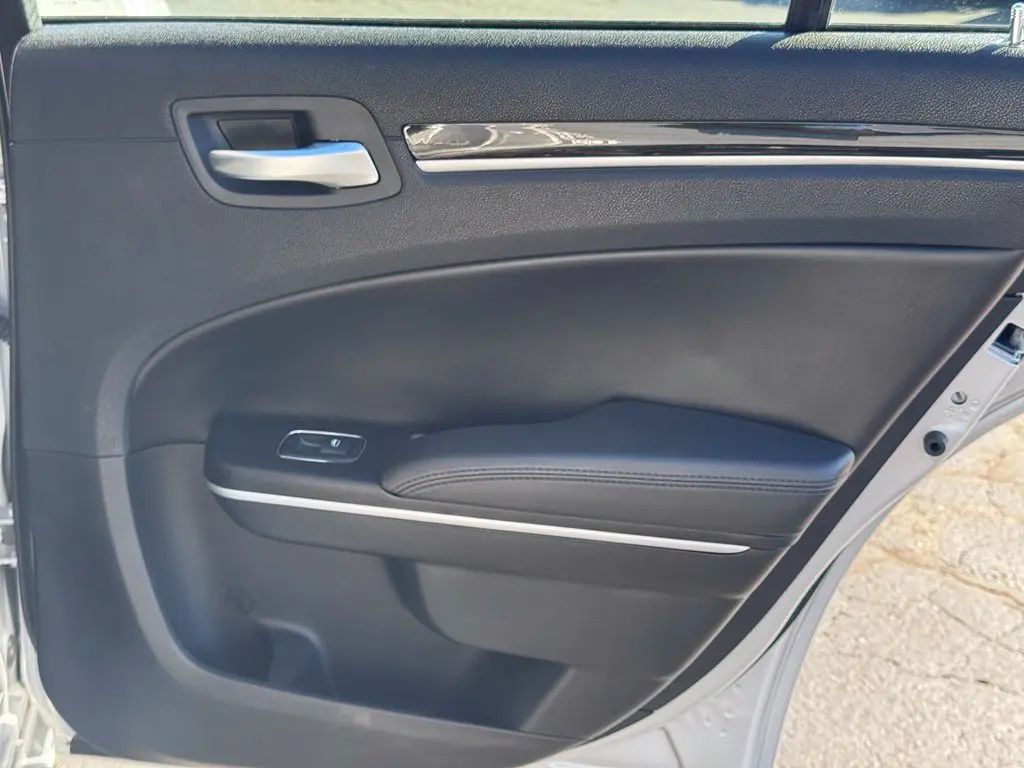 2023 Chrysler 300 - $30,596