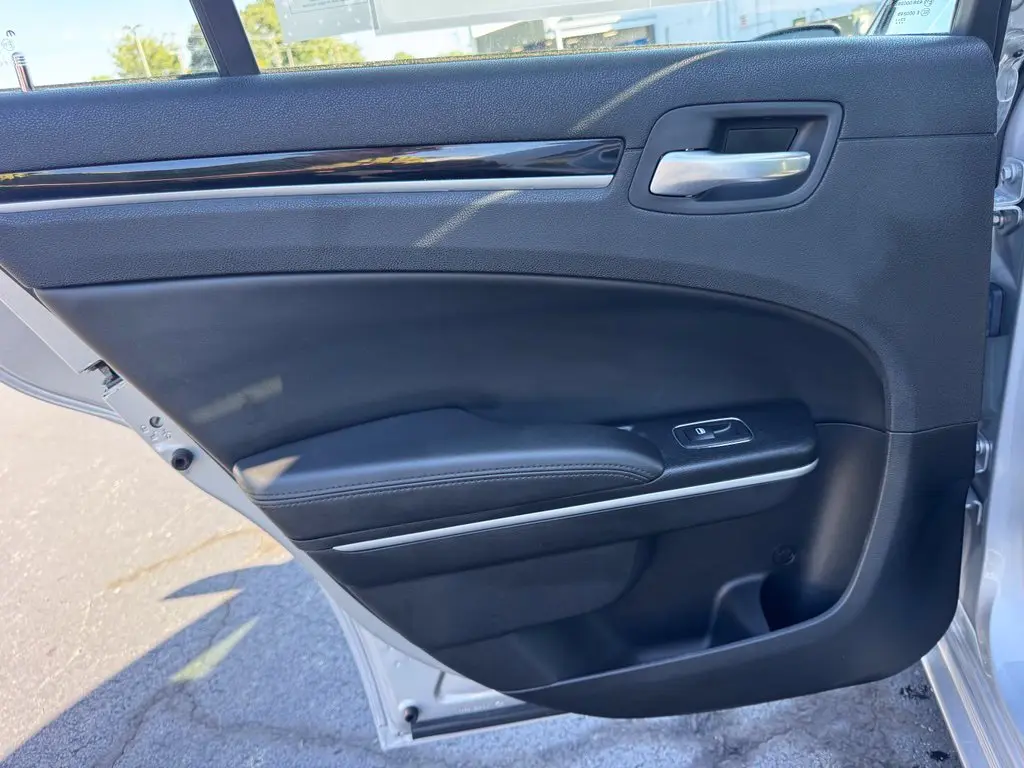 2023 Chrysler 300 - $30,596