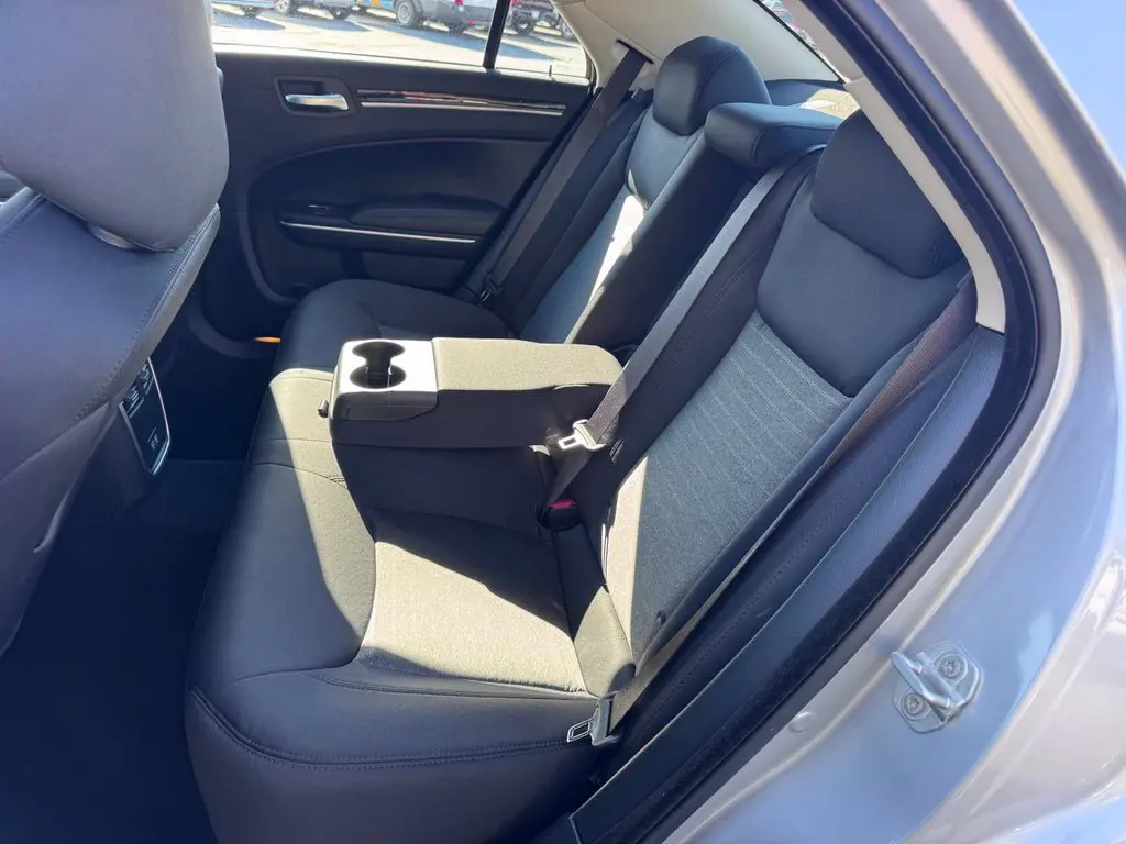 2023 Chrysler 300 - $30,596