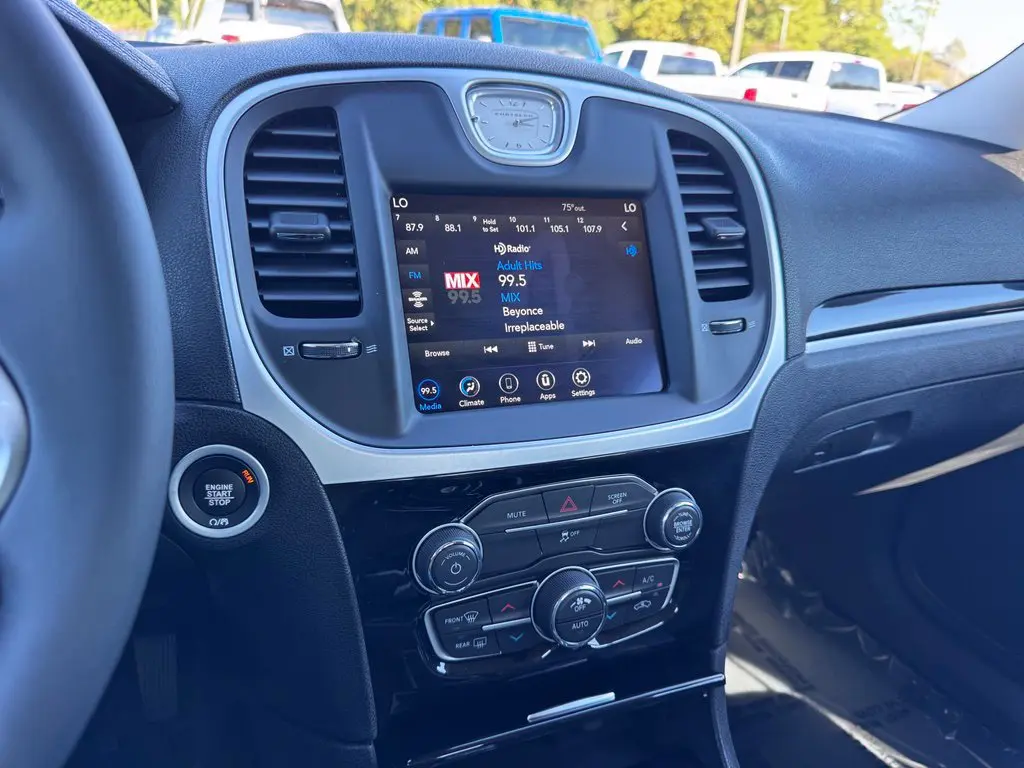 2023 Chrysler 300 - $30,596