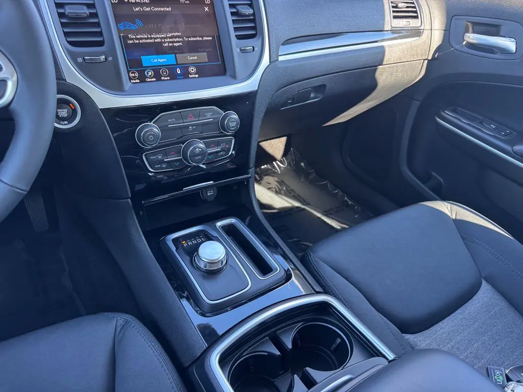 2023 Chrysler 300 - $30,596