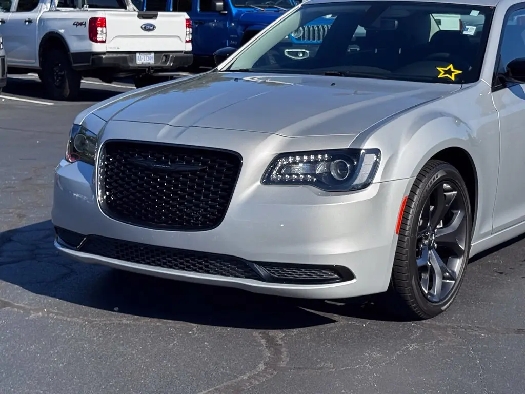 2023 Chrysler 300 - $30,596