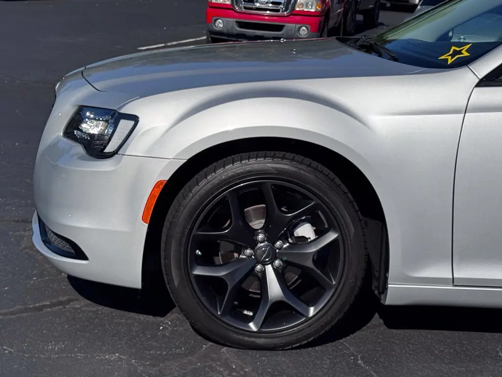 2023 Chrysler 300 - $30,596