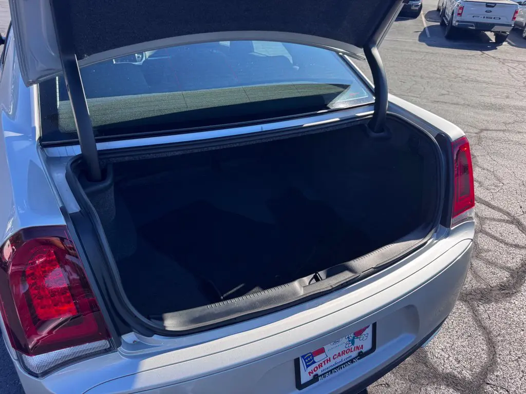 2023 Chrysler 300 - $30,596