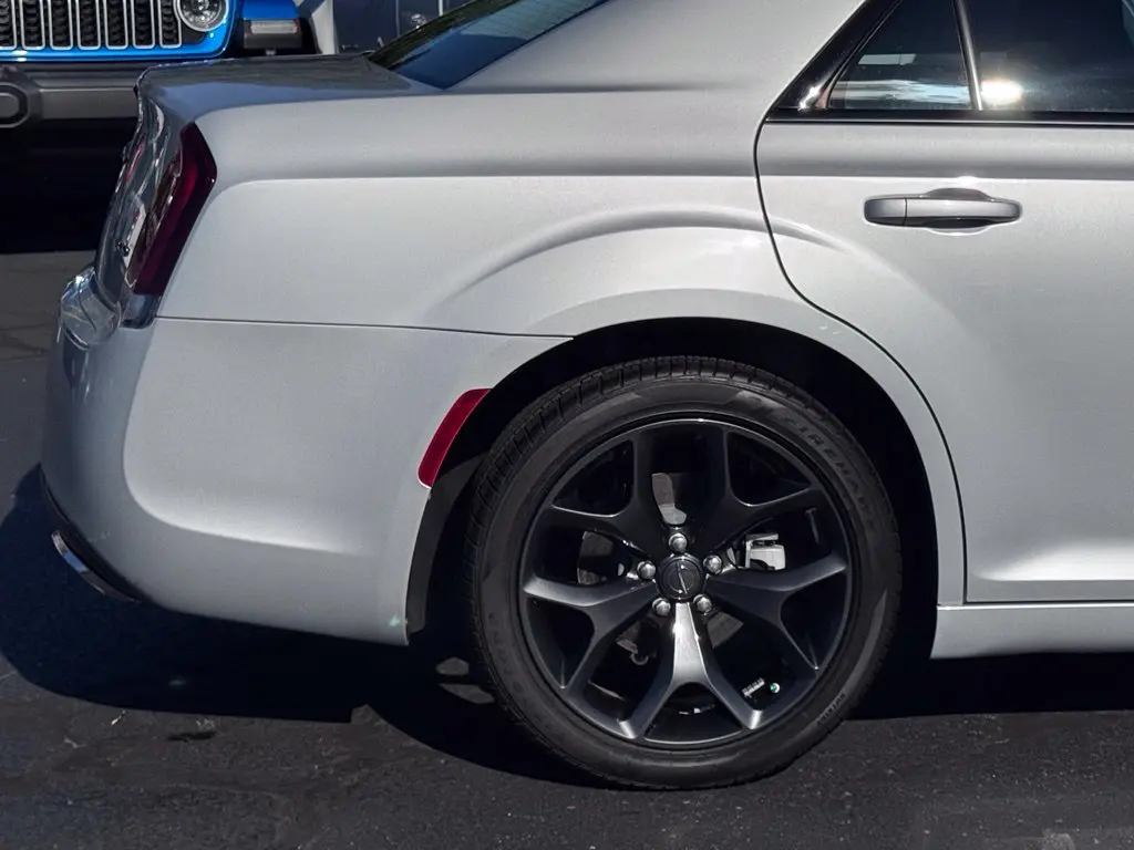 2023 Chrysler 300 - $30,596
