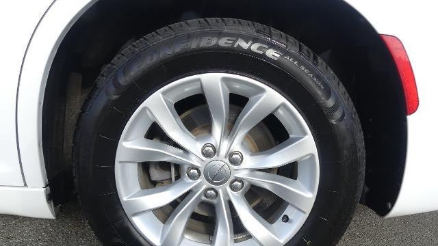 2015 Chrysler 300 Limited