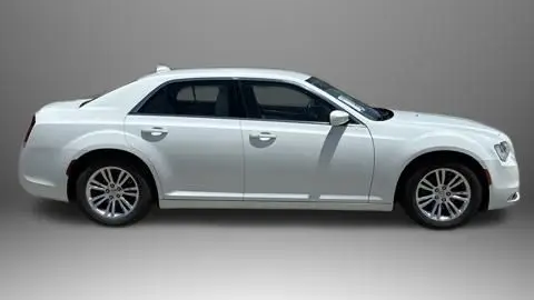 2020 Chrysler 300 Touring L