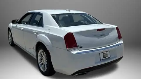 2020 Chrysler 300 Touring L