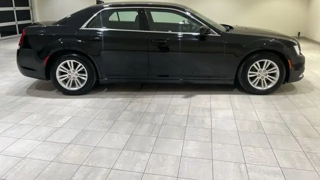 2019 Chrysler 300 Touring L