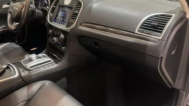2019 Chrysler 300 Touring L
